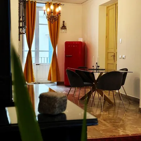 アパート Luxury Palazzo Vannucci パレルモ